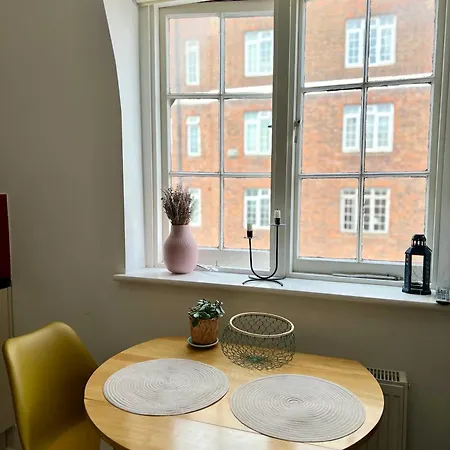 Flat In Victorian West Kensington Mansion * London