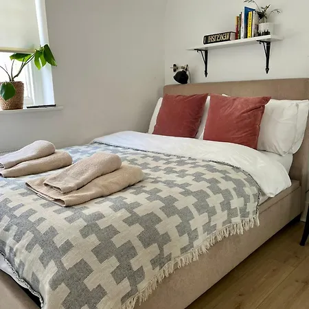 Apartment Flat In Victorian West Kensington Mansion *