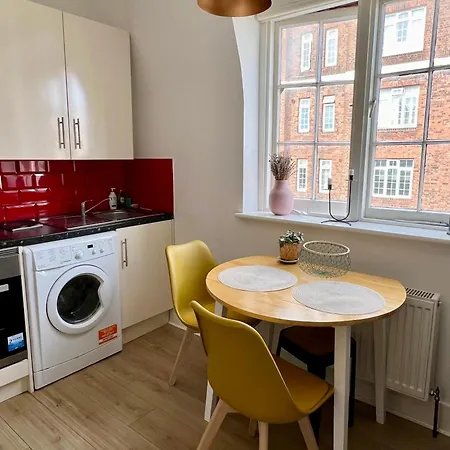 Flat In Victorian West Kensington Mansion *