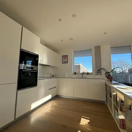 Sunfilled 2bd Hideaway By Victoria Park Apartment