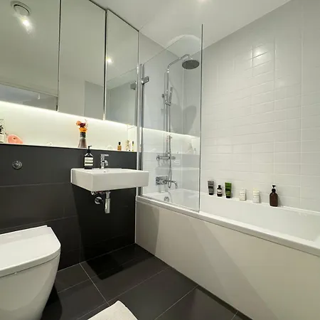Sunfilled 2bd Hideaway By Victoria Park