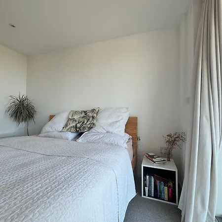 Sunfilled 2bd Hideaway By Victoria Park * London