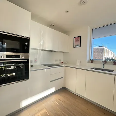 Sunfilled 2bd Hideaway By Victoria Park