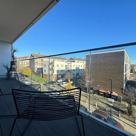 Sunfilled 2bd Hideaway By Victoria Park Apartment London