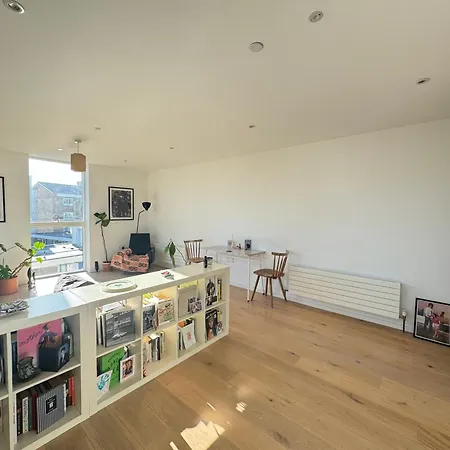 Sunfilled 2bd Hideaway By Victoria Park Apartment