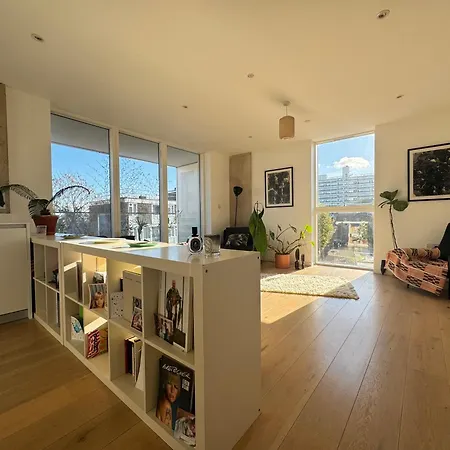 Sunfilled 2bd Hideaway By Victoria Park * London