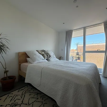 Sunfilled 2bd Hideaway By Victoria Park Apartment