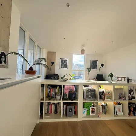 Sunfilled 2bd Hideaway By Victoria Park *