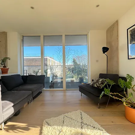 Sunfilled 2bd Hideaway By Victoria Park