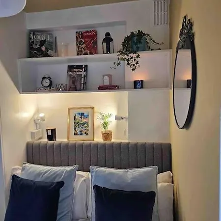 Balcony Flat In Victorian West Kensington Mansion Apartment