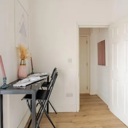Balcony Flat In Victorian West Kensington Mansion * London
