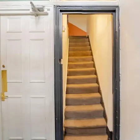 Balcony Flat In Victorian West Kensington Mansion Apartment *