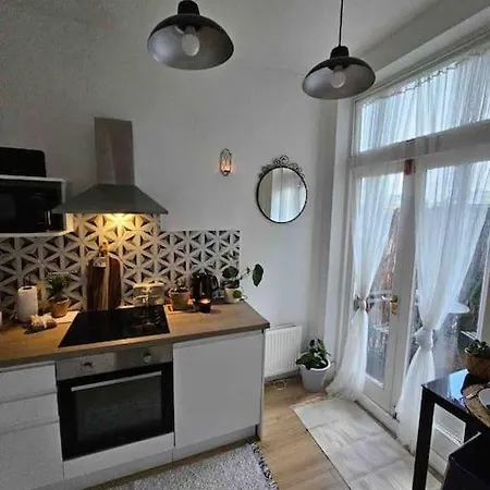 Apartment Balcony Flat In Victorian West Kensington Mansion London