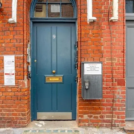Balcony Flat In Victorian West Kensington Mansion *