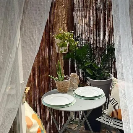 Balcony Flat In Victorian West Kensington Mansion Apartment *