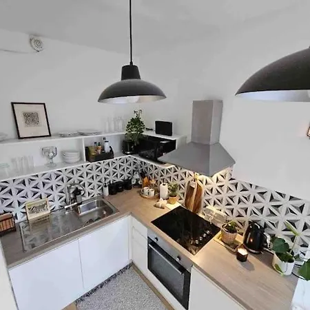 Apartment Balcony Flat In Victorian West Kensington Mansion London