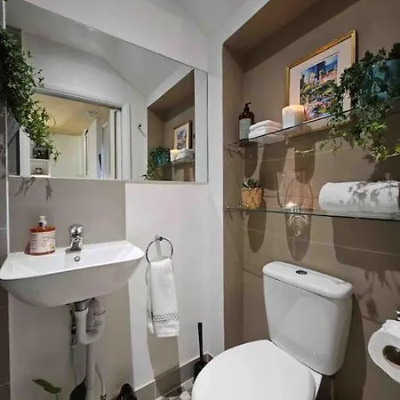Balcony Flat In Victorian West Kensington Mansion * London