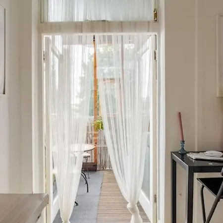 Balcony Flat In Victorian West Kensington Mansion Apartment