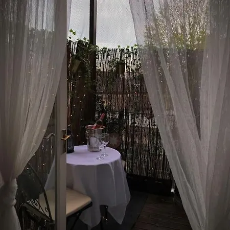 Balcony Flat In Victorian West Kensington Mansion Apartment *