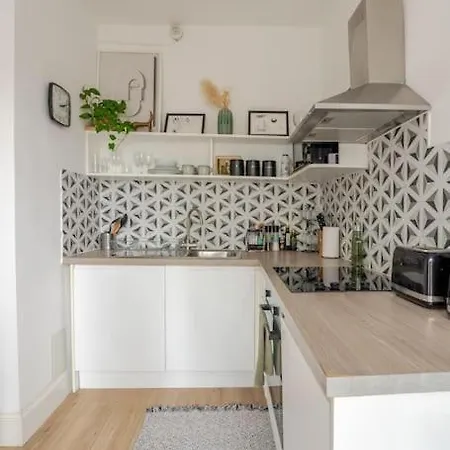 Apartment Balcony Flat In Victorian West Kensington Mansion *