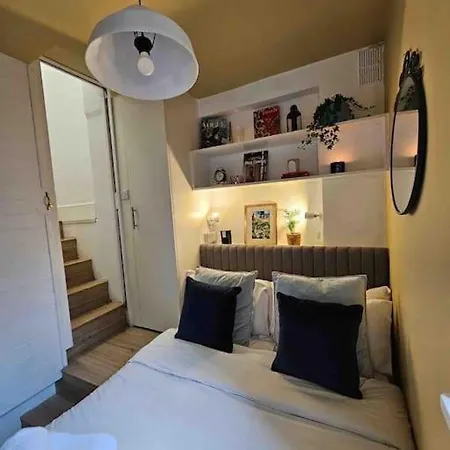 Balcony Flat In Victorian West Kensington Mansion Apartment London