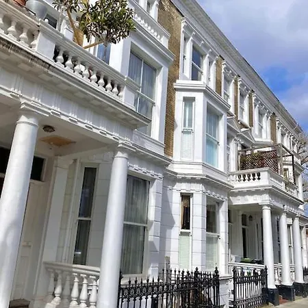 Apartment Balcony Flat In Victorian West Kensington Mansion *
