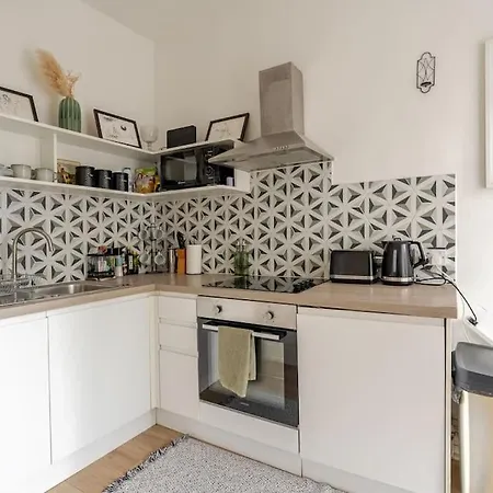 Balcony Flat In Victorian West Kensington Mansion Apartment