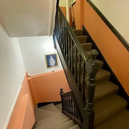 Balcony Flat In Victorian West Kensington Mansion Apartment *