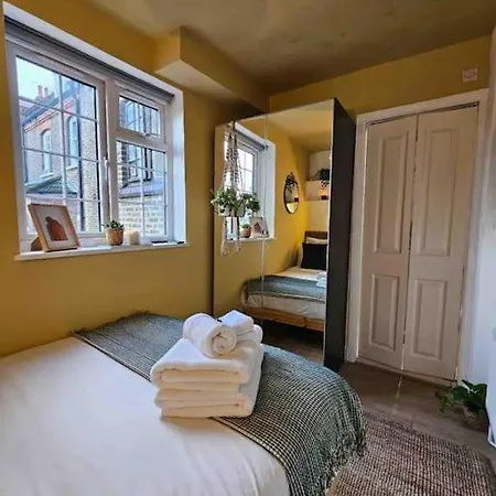 Balcony Flat In Victorian West Kensington Mansion Apartment