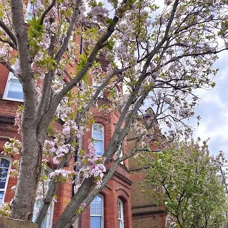 Balcony Flat In Victorian West Kensington Mansion Apartment London