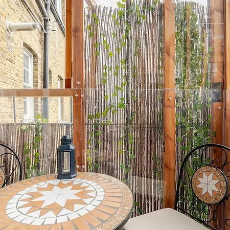 Balcony Flat In Victorian West Kensington Mansion London