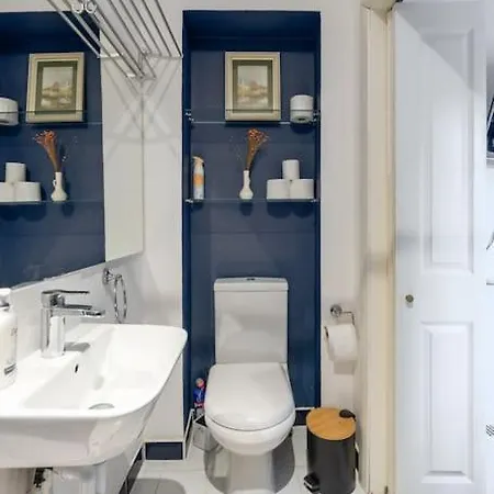 Flat In Victorian West Kensington Mansion With Balcony Apartment London