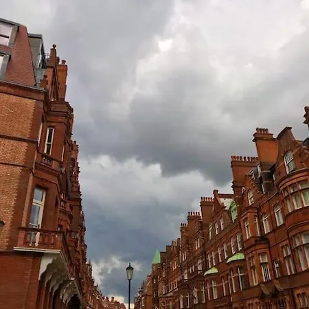 Apartment Flat In Victorian West Kensington Mansion With Balcony *