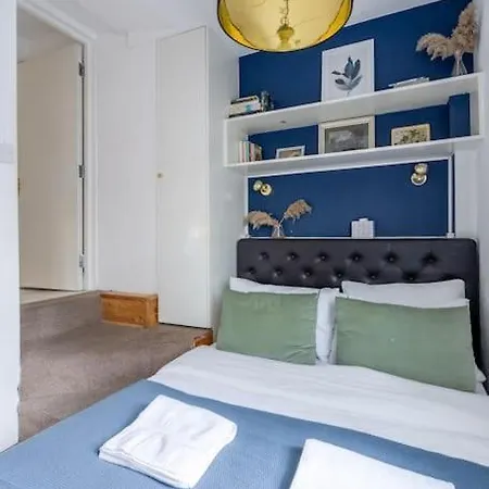 Apartment Flat In Victorian West Kensington Mansion With Balcony *