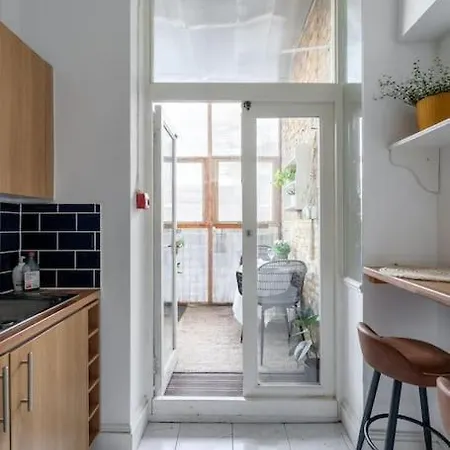 Flat In Victorian West Kensington Mansion With Balcony Apartment London
