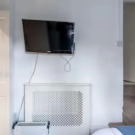Apartment Flat In Victorian West Kensington Mansion With Balcony London
