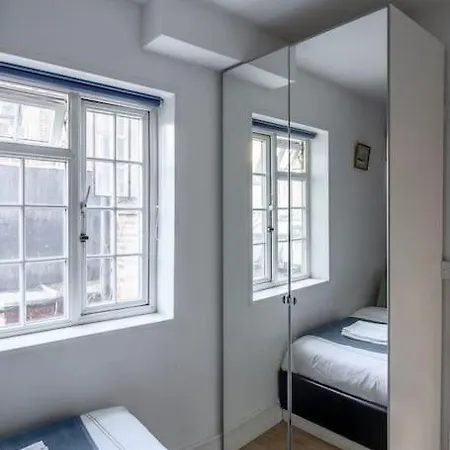 Apartment Flat In Victorian West Kensington Mansion With Balcony *