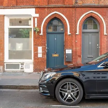 Apartment Flat In Victorian West Kensington Mansion With Balcony London