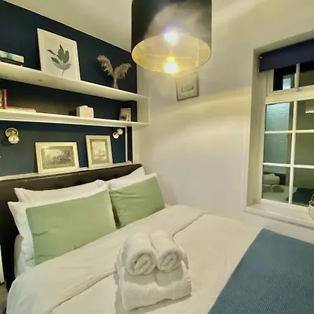Flat In Victorian West Kensington Mansion With Balcony Apartment