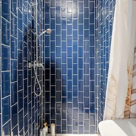 Apartment Flat In Victorian West Kensington Mansion With Balcony London