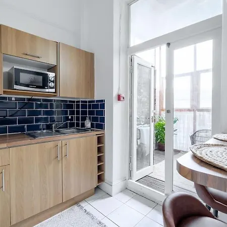 Flat In Victorian West Kensington Mansion With Balcony Apartment *