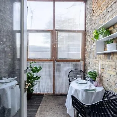 Apartment Flat In Victorian West Kensington Mansion With Balcony *