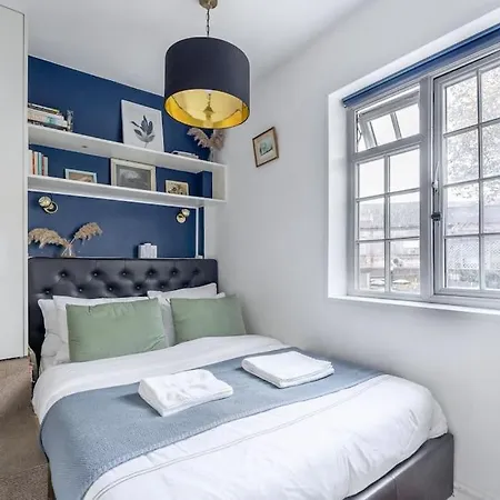Flat In Victorian West Kensington Mansion With Balcony Apartment London
