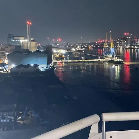 2 Bedroom Royal Docks Riverside