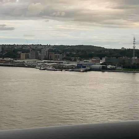 Apartment 2 Bedroom Royal Docks Riverside