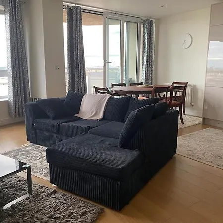 Apartment 2 Bedroom Royal Docks Riverside London