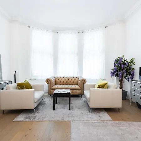Modern 2br Flat Near Shepherds Bush & Westfield