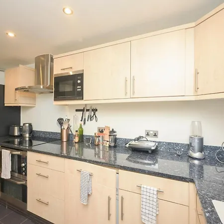 Modern 1bd Basement Flat Near Victoria Park