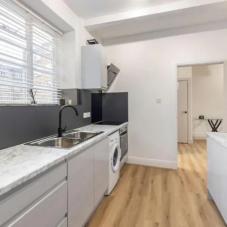 Cozy And Spacious Full Size Flat