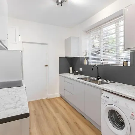 Apartment Cozy And Spacious Full Size Flat *